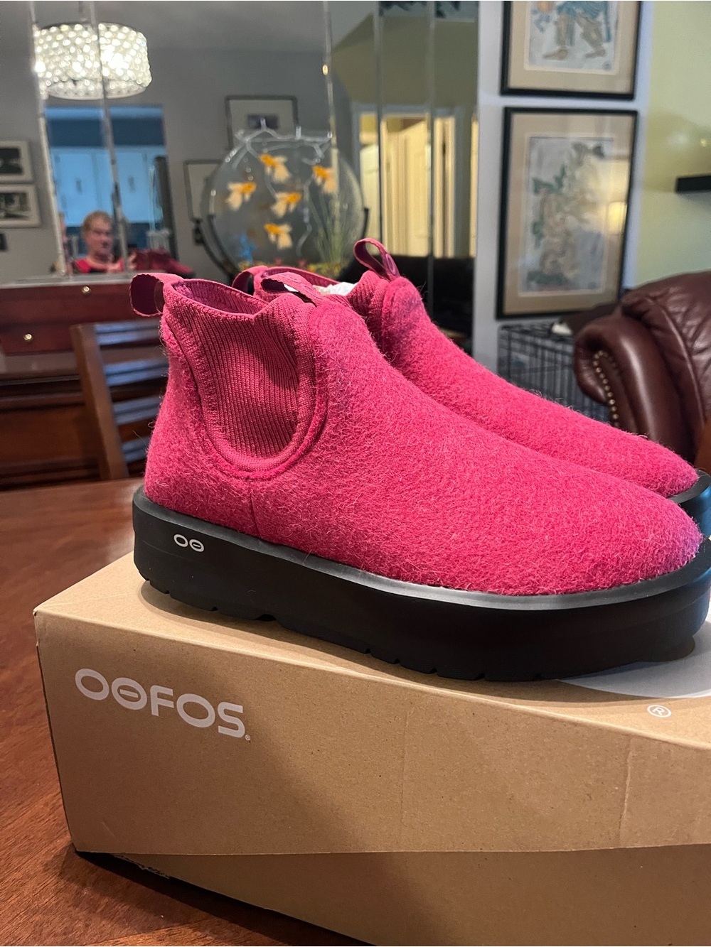 OOFOS Oomega Londoner Womens, Rosebud, size 10